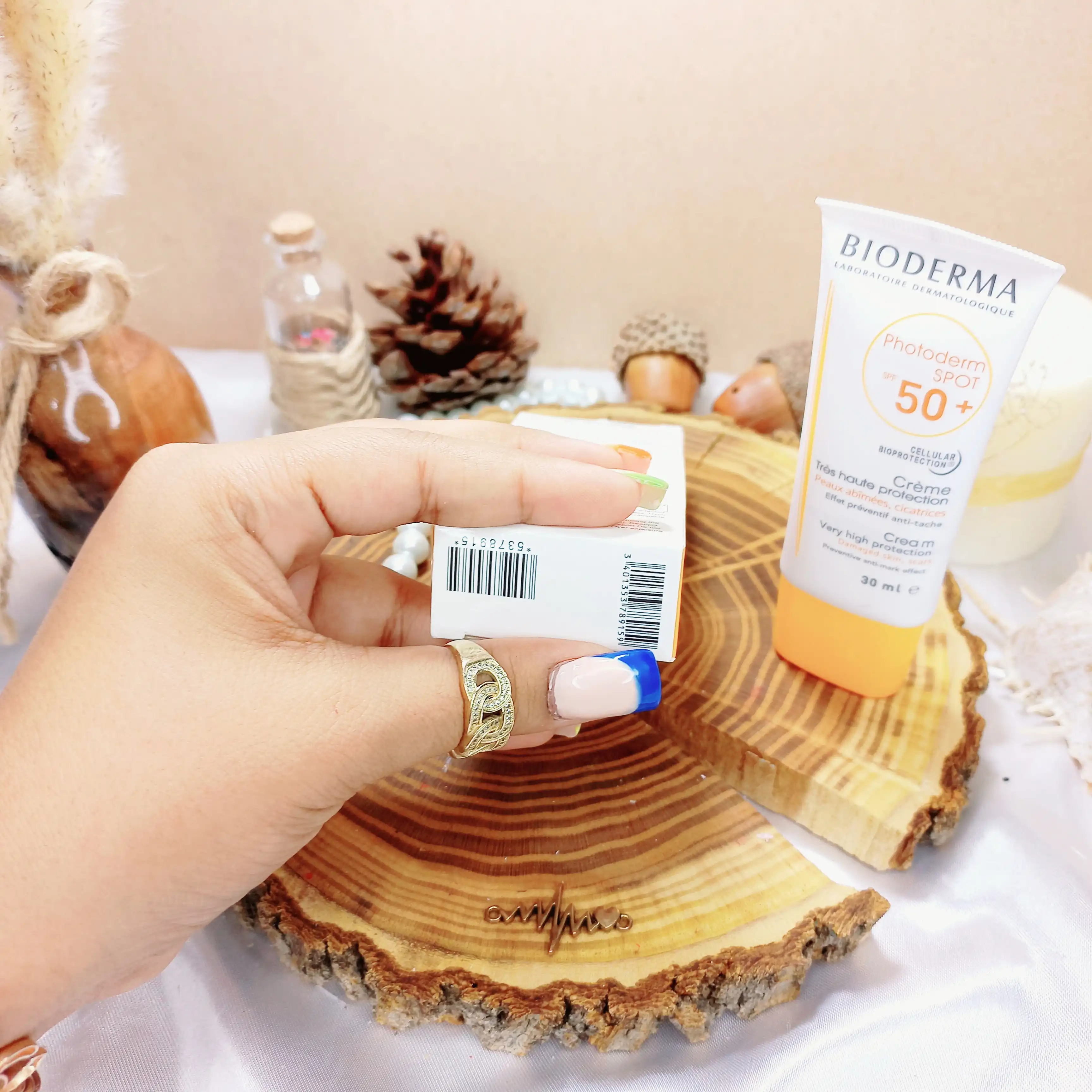 کرم ضد آفتاب بی رنگ SPF50 بیودرما BIODERMA
