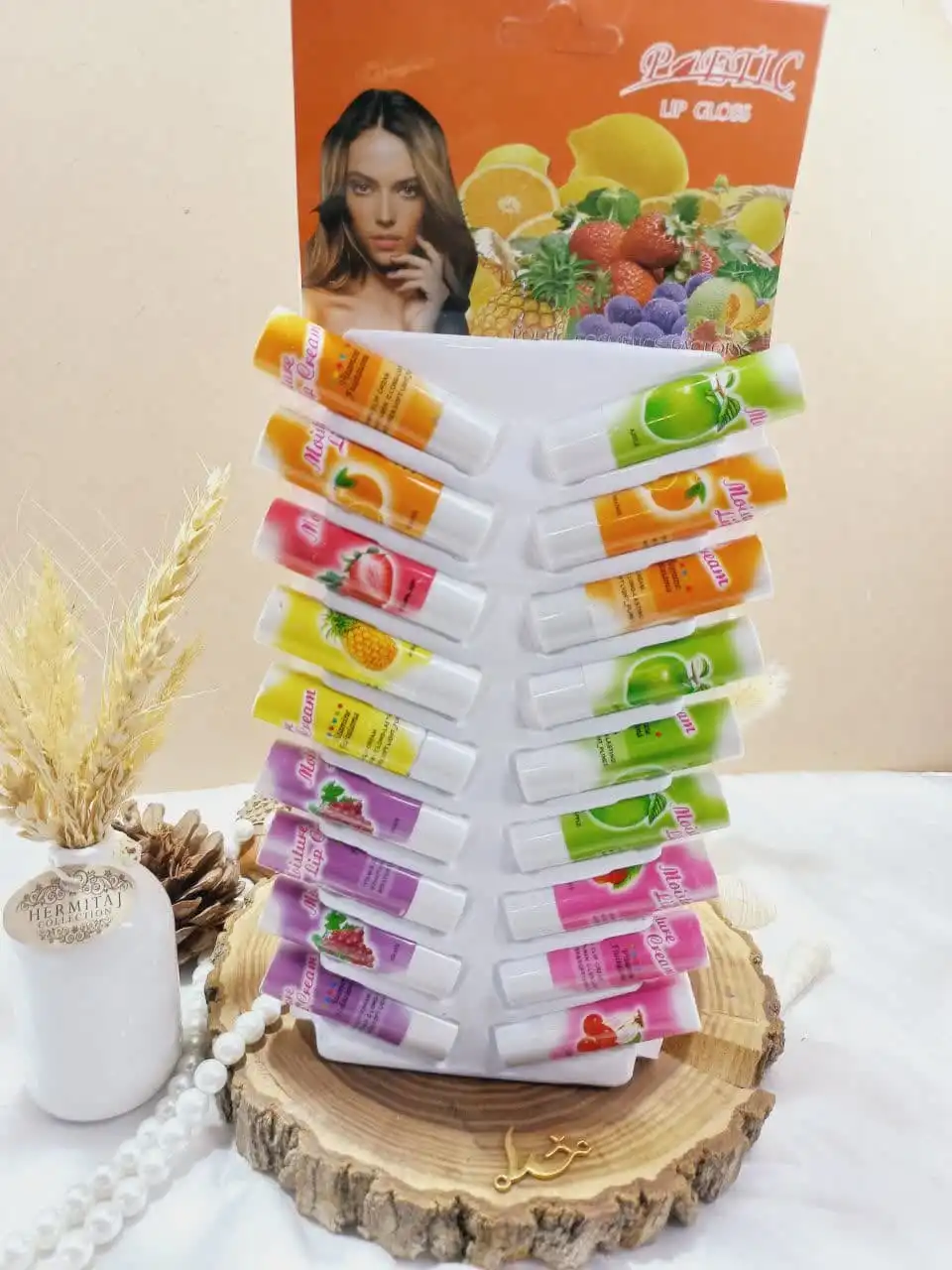 بالم لب ویتامینه  پوکه ای رایحه میوه ای برند MOISTURE