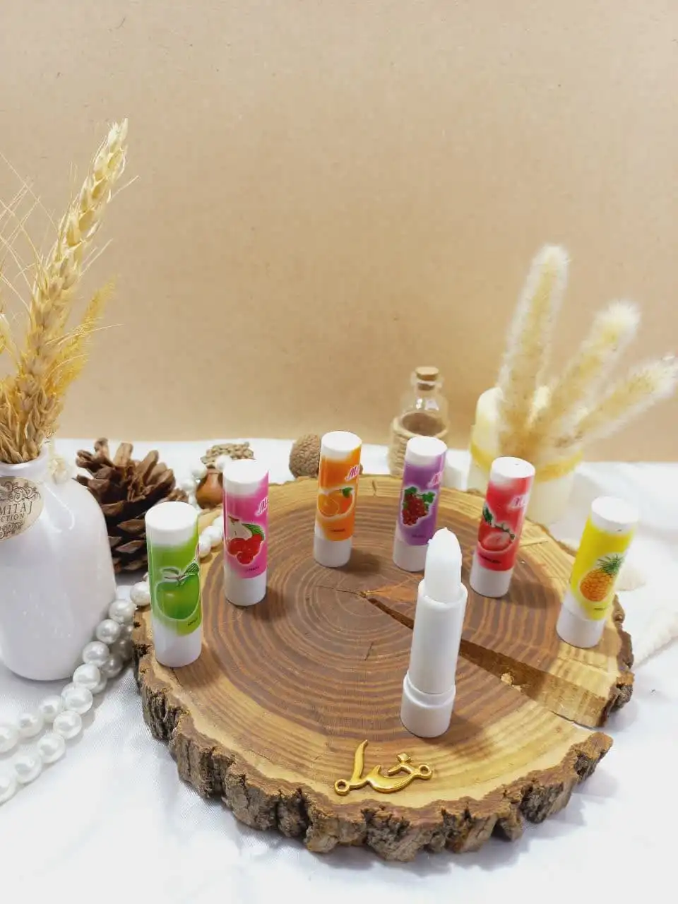 بالم لب ویتامینه  پوکه ای رایحه میوه ای برند MOISTURE