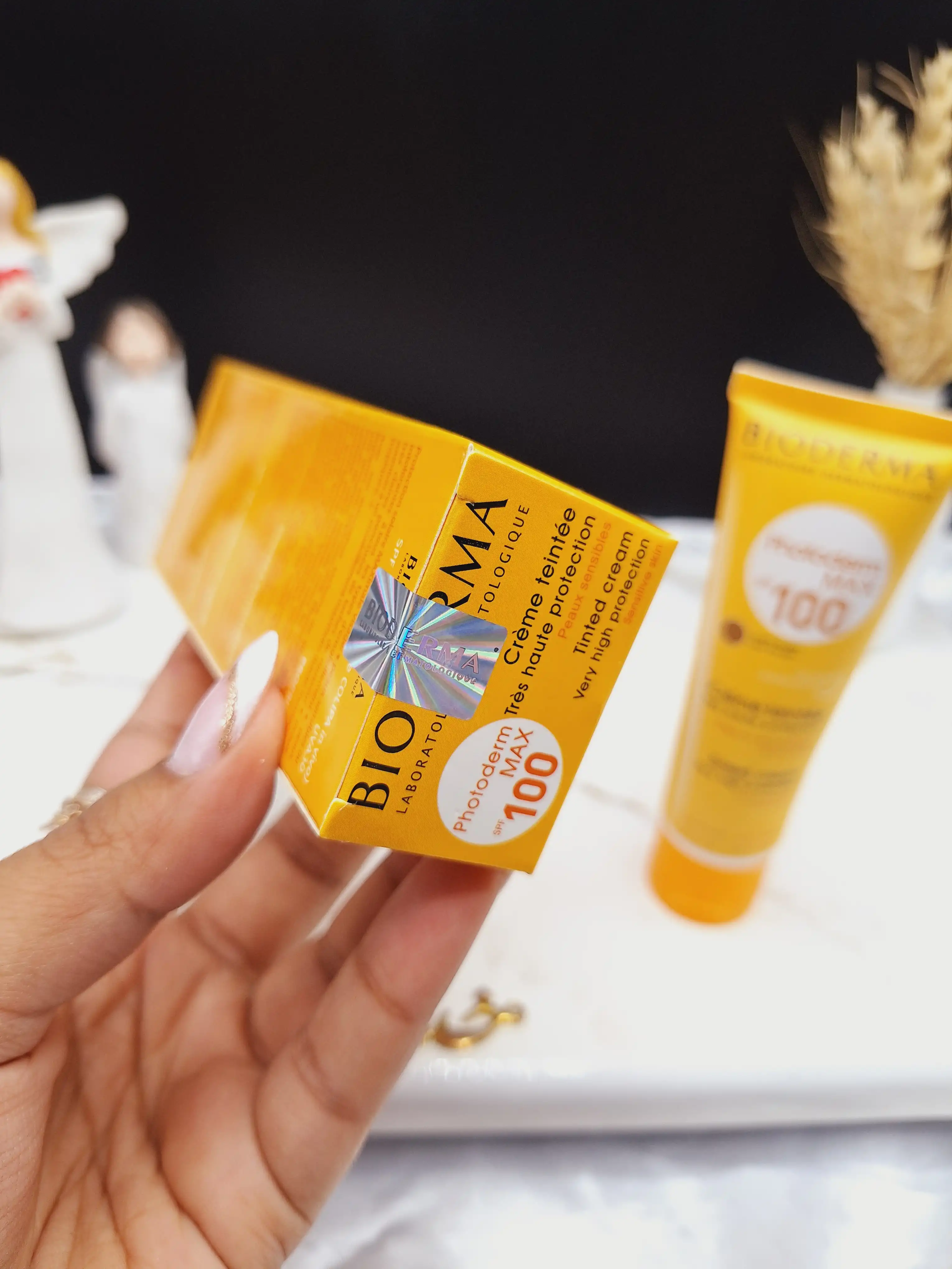 کرم ضد آفتاب رنگی SPF100 بیودرما BIODERMA