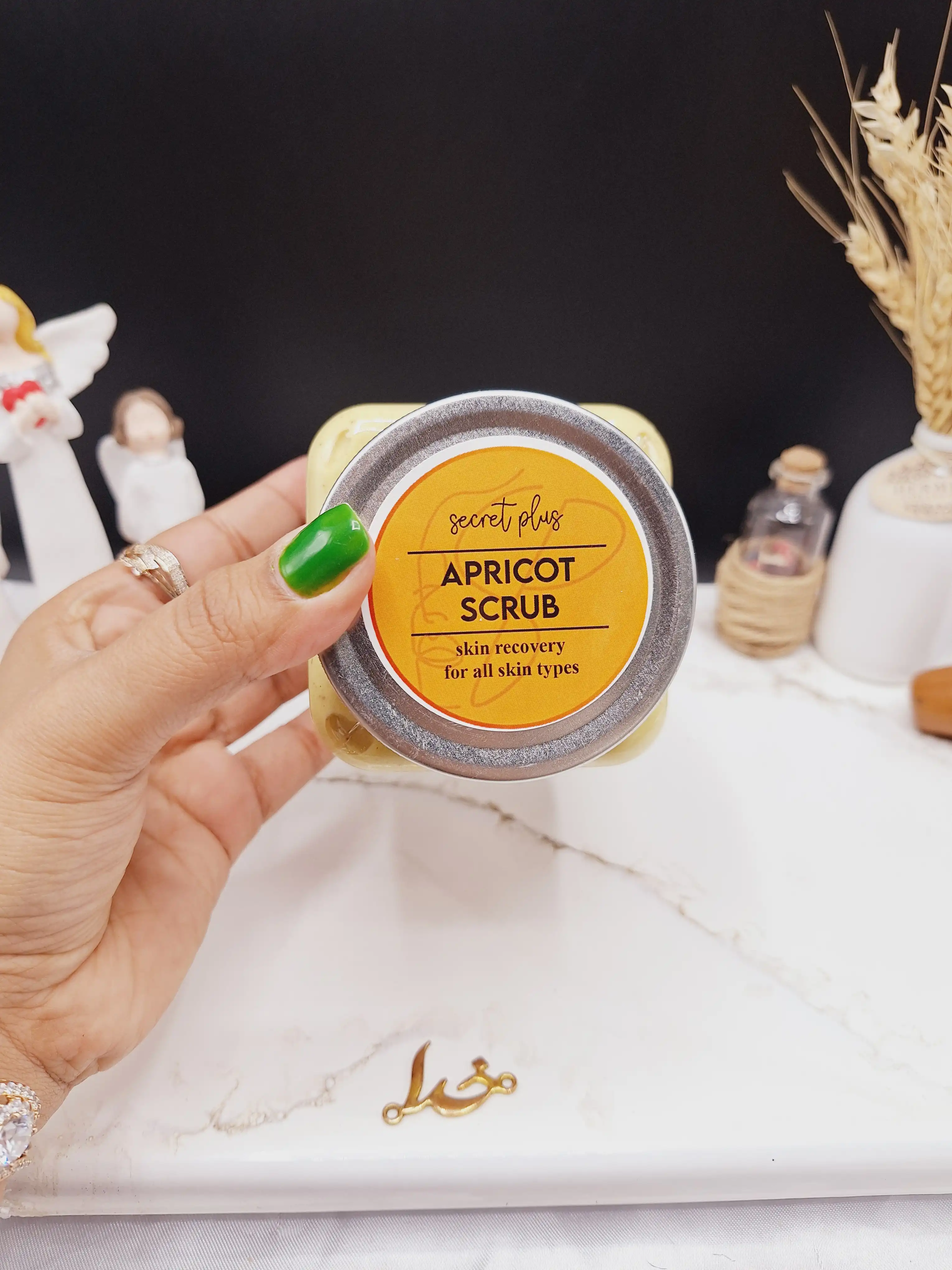 اسکراب لایه بردار تیرگی رایحه زردآلو APRICOT SCRUB برند secret plus حجم 500ml