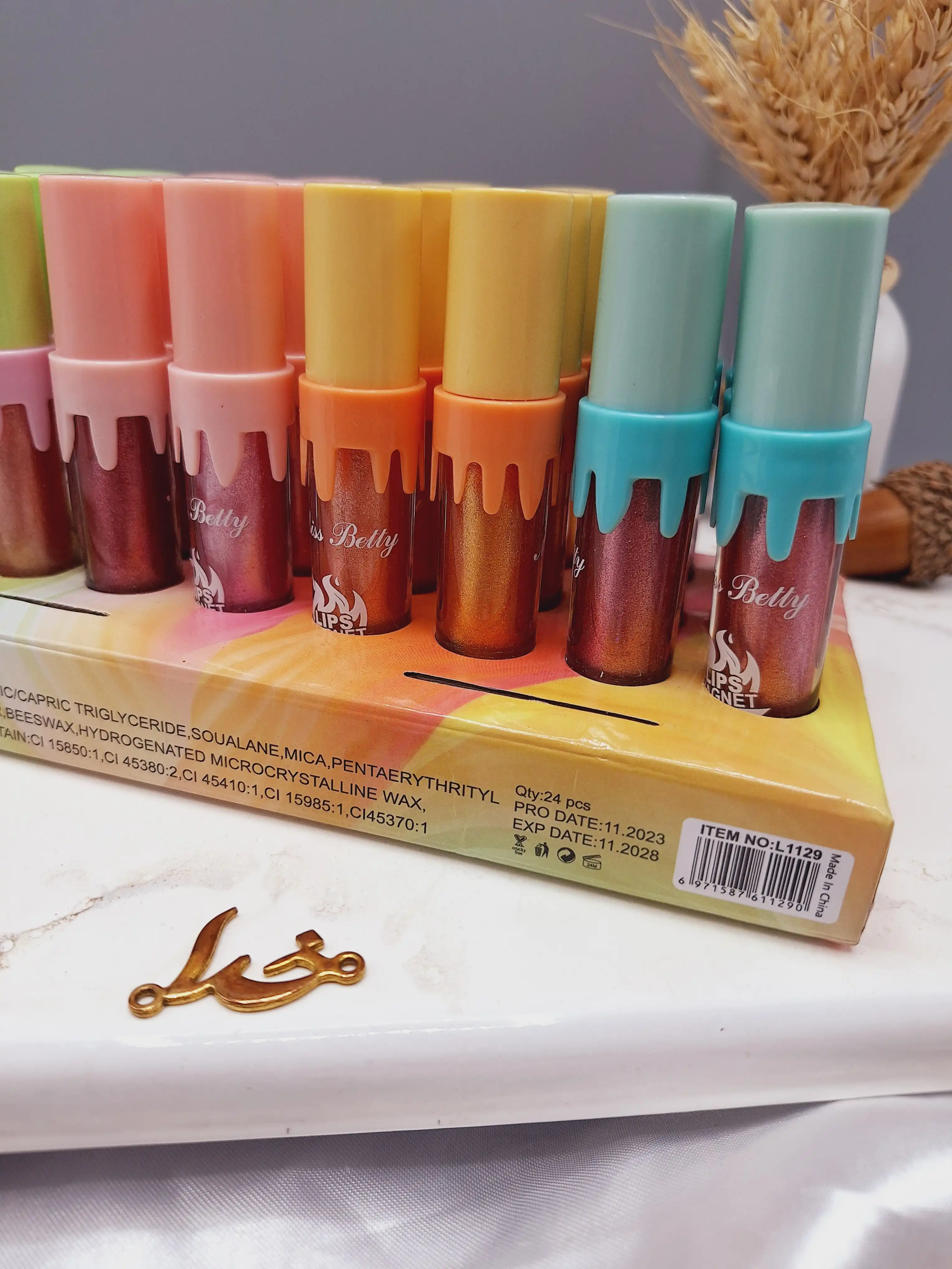 لیپ گلاس شاین دار طرح آبنباتی برند میس بتی Miss Betty کد L1129