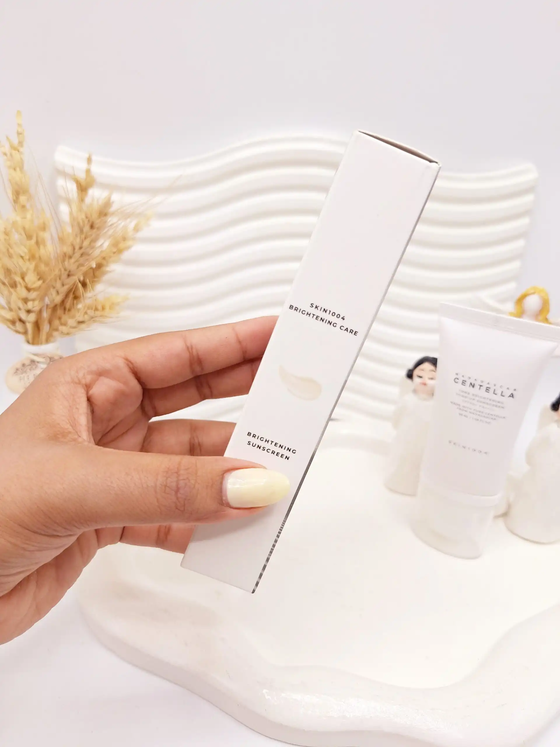 ضد آفتاب روشن کننده سنتلا اسکین های کپی امارات 1004 کد 1622