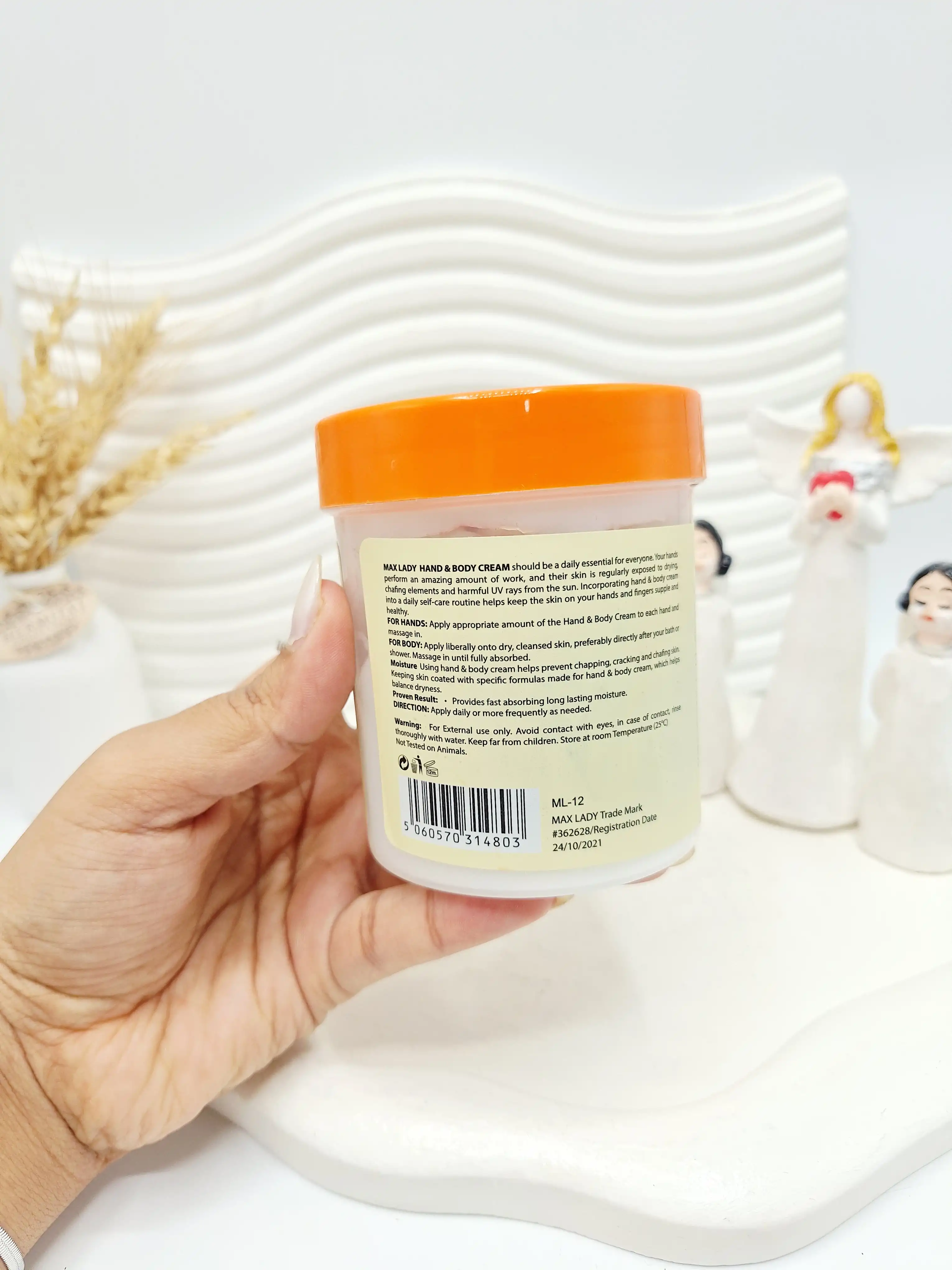 کرم سفید کننده دست و بدن مدل ویتامین C مکس لیدی Maxlady کد 4803 (درب نارنجی)