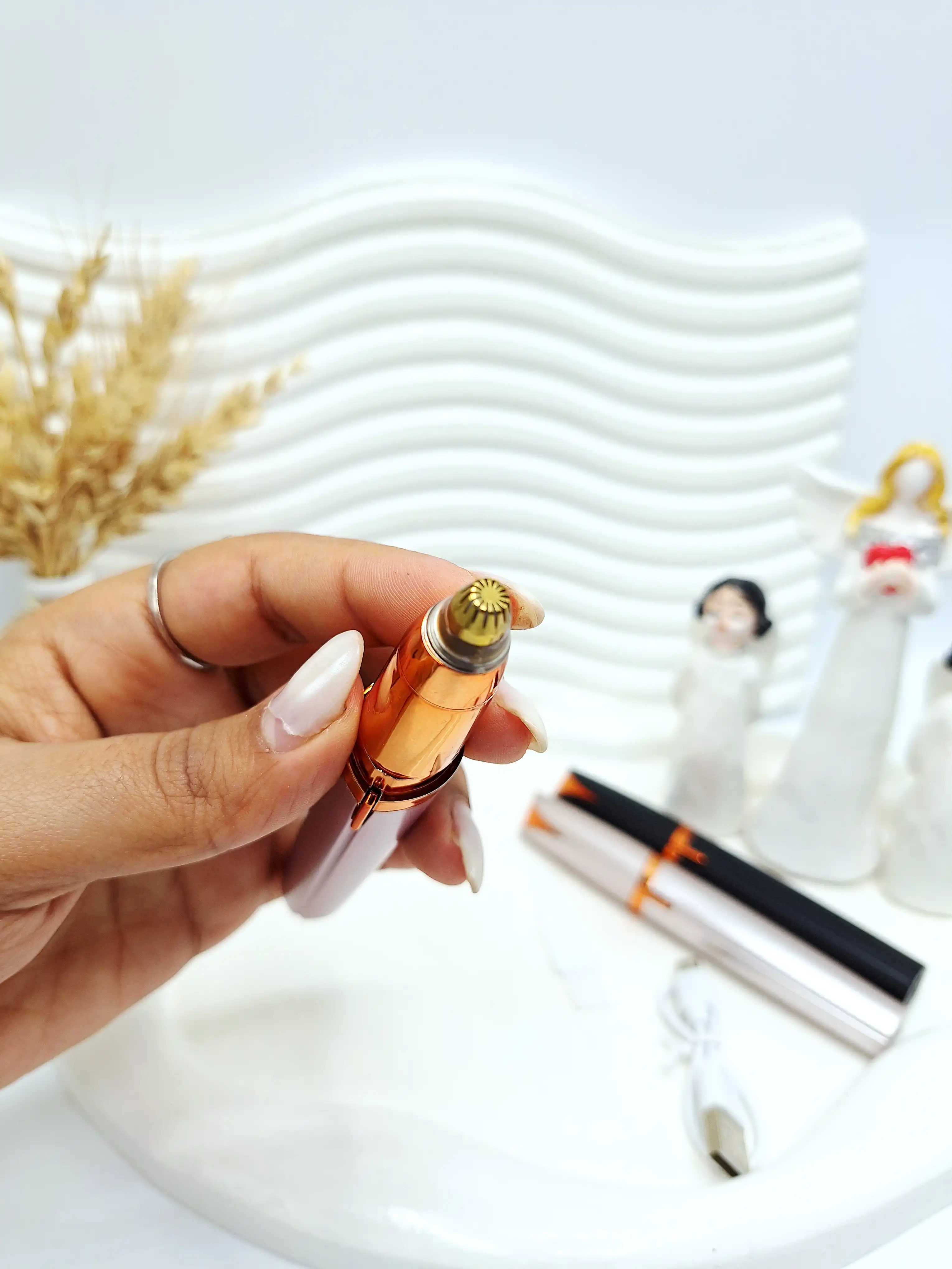 موزن مخصوص ابرو حرفه ای Flawlbss کد 0556موزن مخصوص ابرو حرفه ای Flawlbss کد 0556