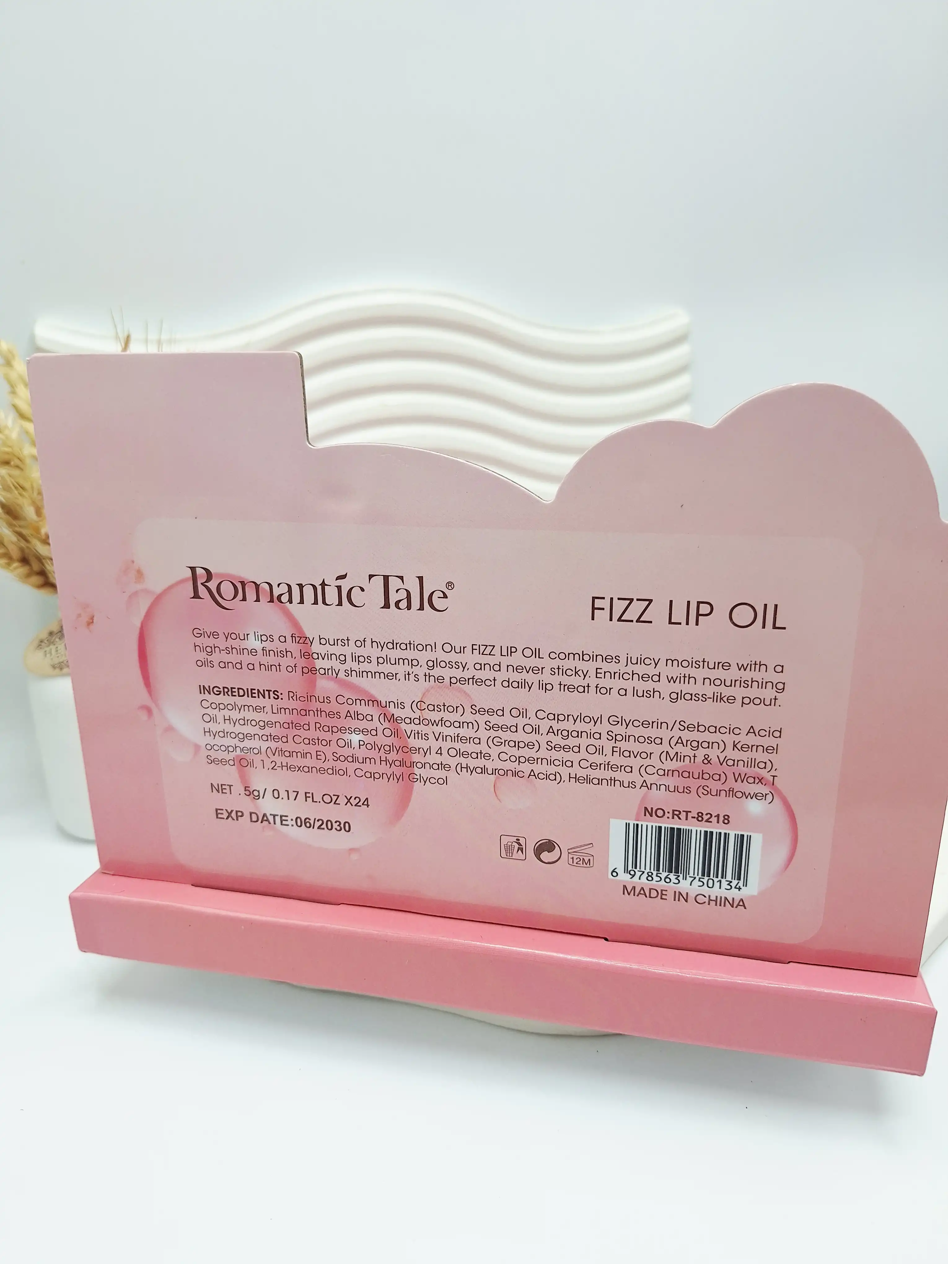 برق لب فانتزی بطری با تکه های میوه برند Romantic Tale کد 8218