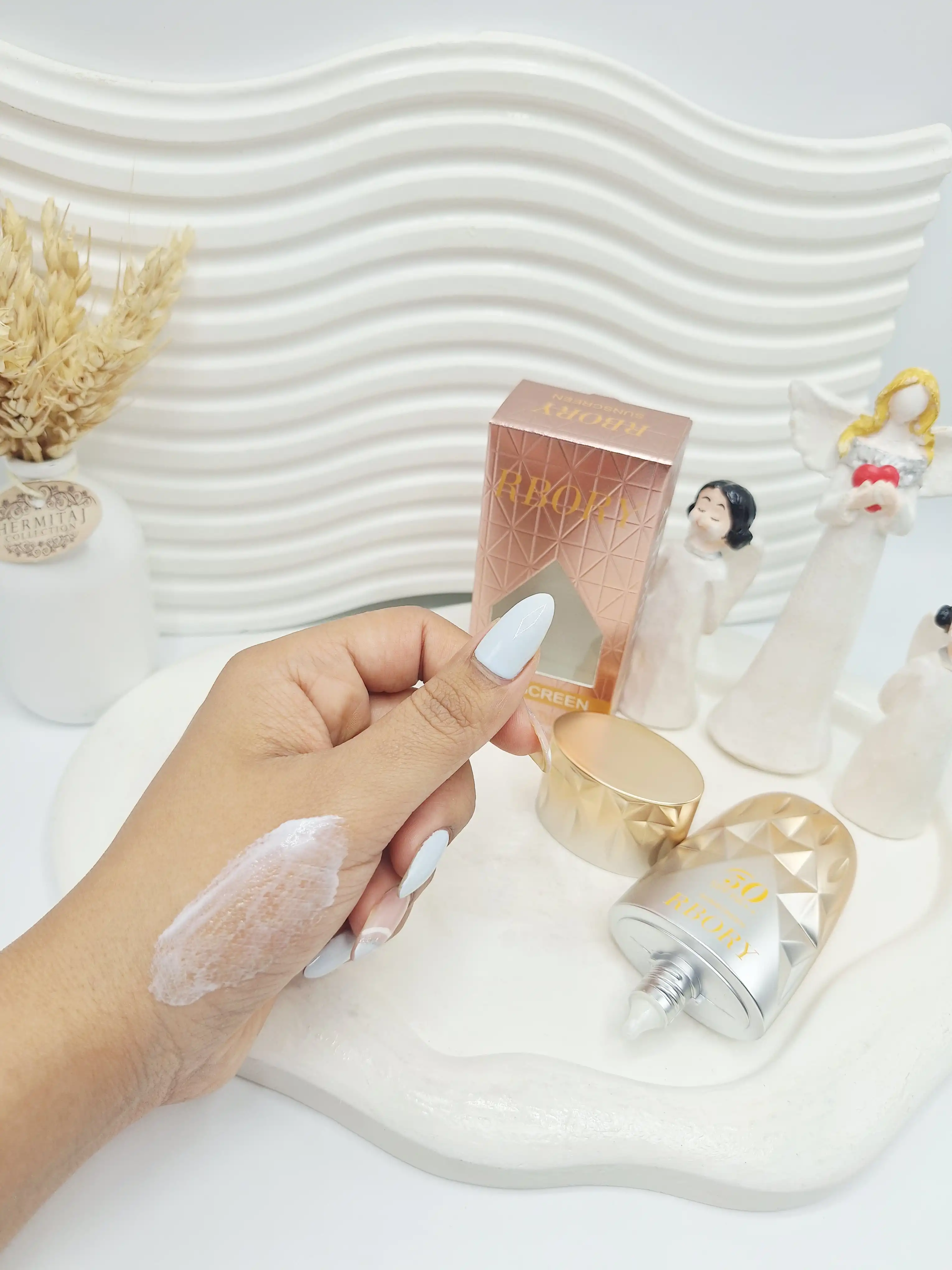 ضدآفتاب بی رنگ spf 50 کیفیت عالی برند RBORY کد 1457