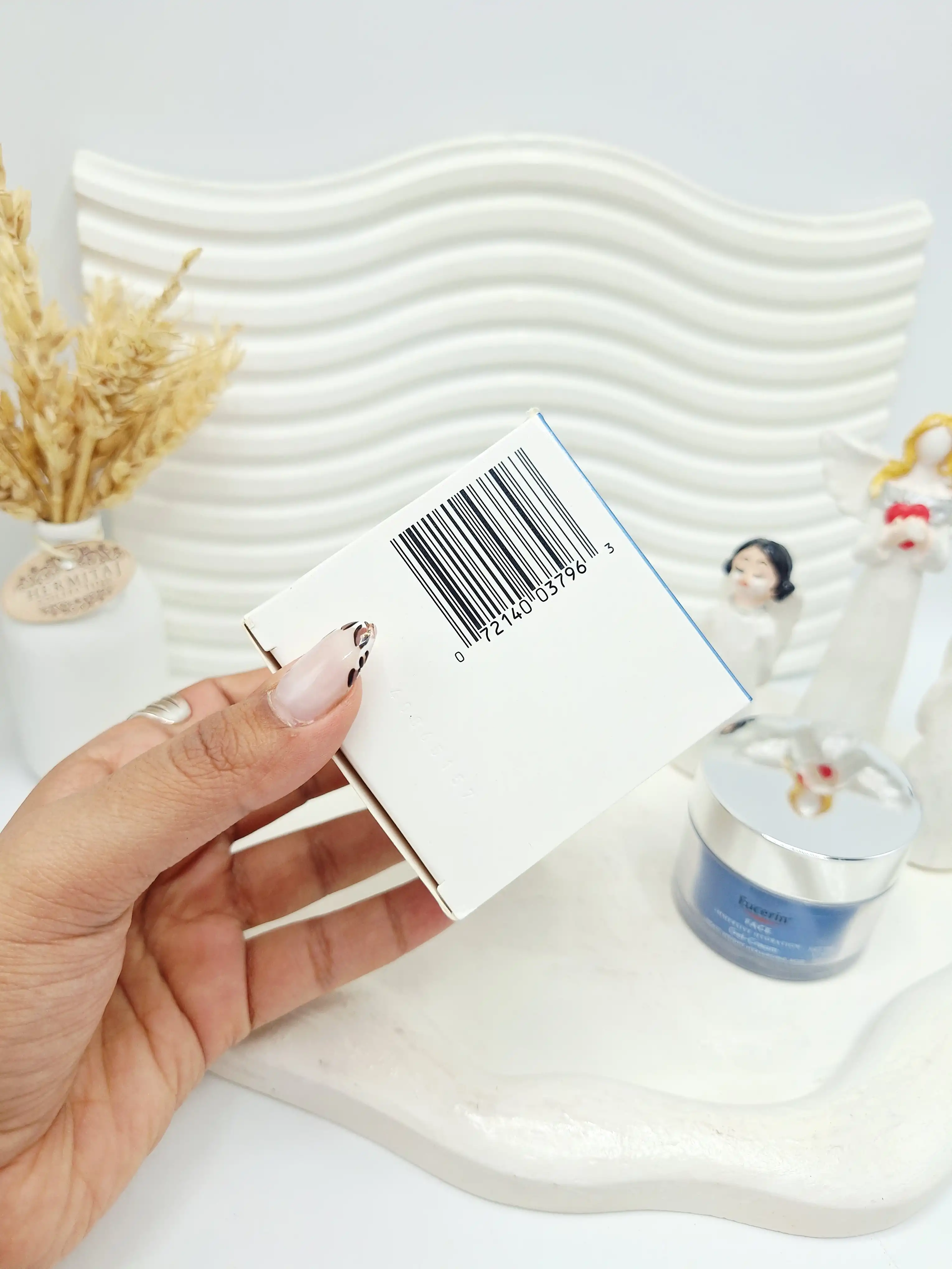 ژل کرم آبرسان و رفع چین و چروک ریز صورت برند Eucerin های کپی امارات کد ۳۷۹۶