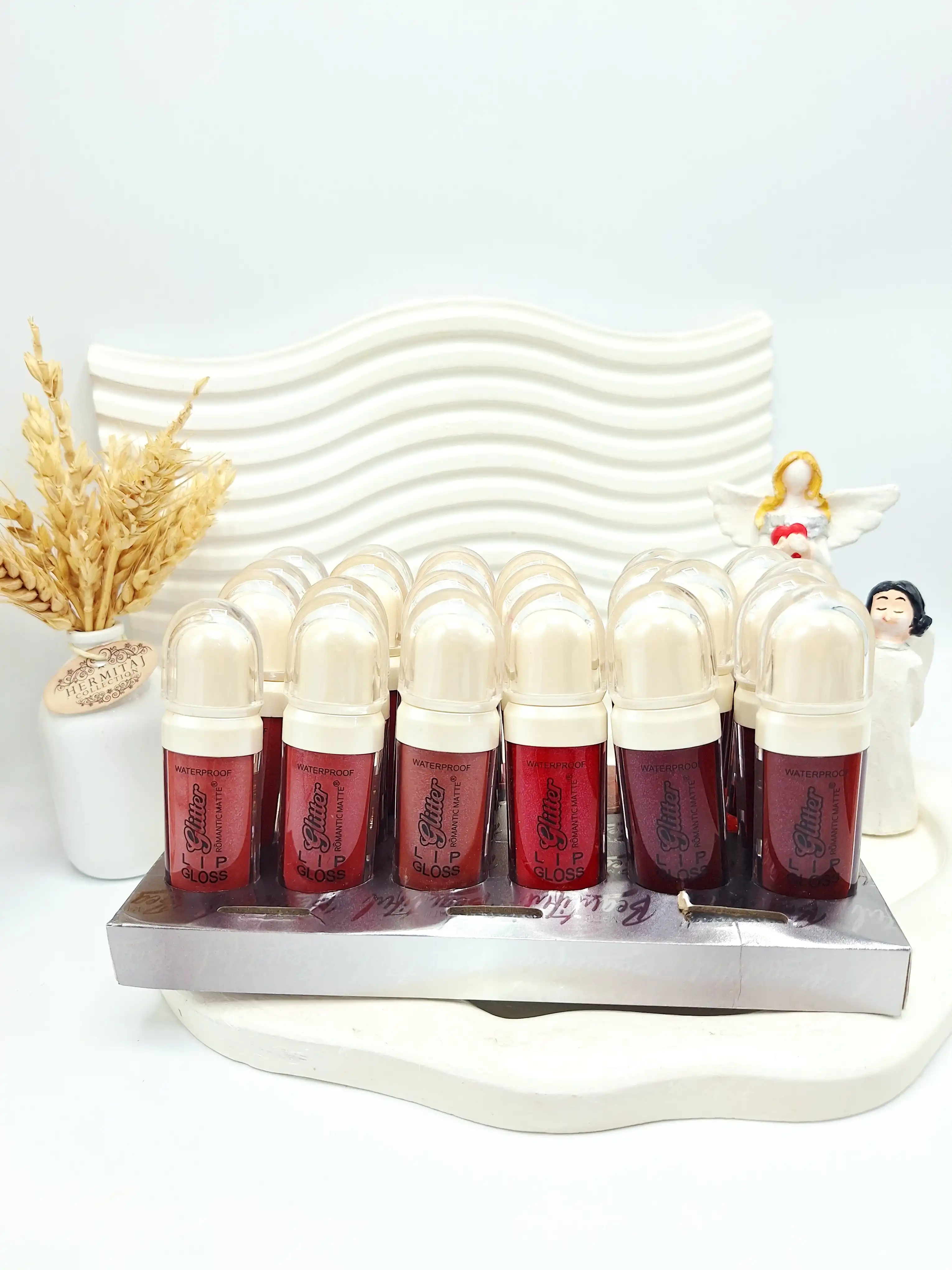رژمایع تکی شاین دار زیبا برند ROMANTIC MATTE کد 7390