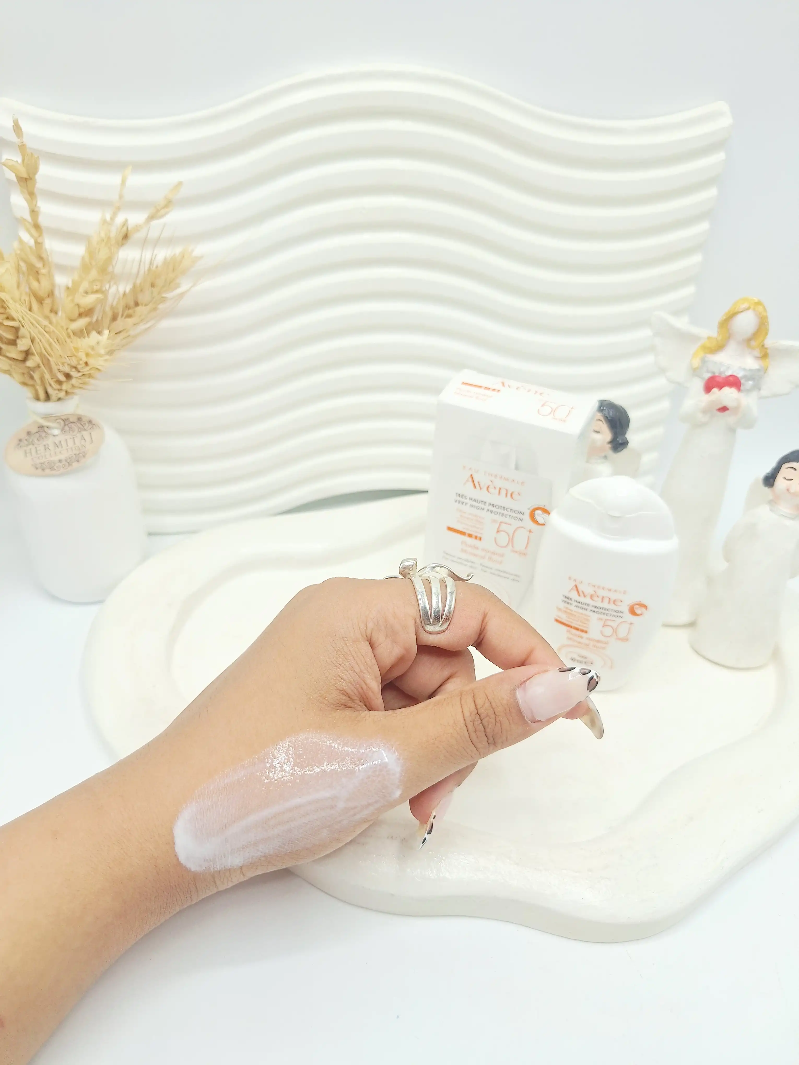 ضد آفتاب بی رنگ SPF 50 برند Avene کد 5687